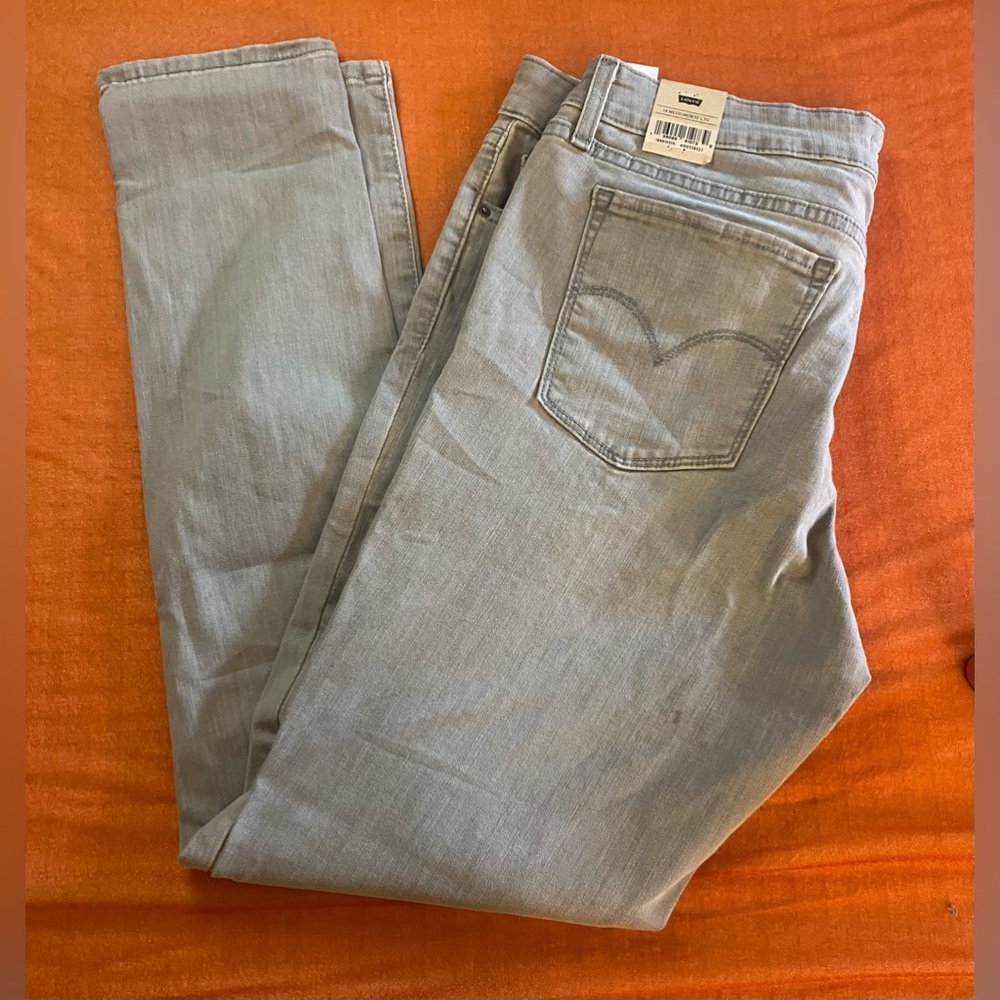 Levi’s 711 jeans new with tags size 32